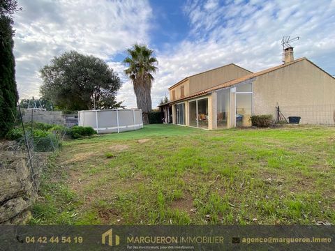 MARGUERON IMMOBILIER vous propose en exclusivité à Fos-sur-Mer cette belle maison de 105 m2, située sur un terrain de 446 m2. Dès l'entrée, vous serez séduit par un vaste espace de vie de 42 m2, comprenant un salon spacieux avec cheminée et une cuisi...