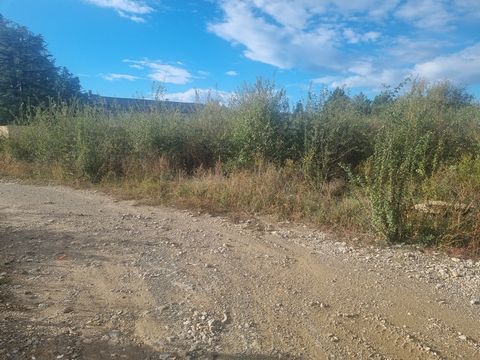 L'agence VAISON VENTOUX immobilier vous propose à la vente ce terrain d'une surface de 490 m2 dans un lotissement de 4 lots, dans un quartier privilégié et proche de toutes les commodités. A voir