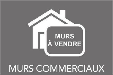 SAINT-PIERRE LA MER : murs commerciaux de 58m² avec exploitation gratuite d'une terrasse couverte. Libre de tout locataire à partir de Mai 2025, ce local se situe sur une rue passante et possède une très bonne visibilité. Bail tout commerce sauf rest...