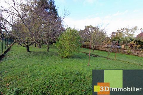 Location: At the gates of Lons-le-Saunier (39000), close to the CFA of Gevingey, sell a house to renovate of about 200 m², all on 983 m² of land. Description : Adjoining house on one side comprising first floor: kitchen (31 m²), study (13 m²), living...