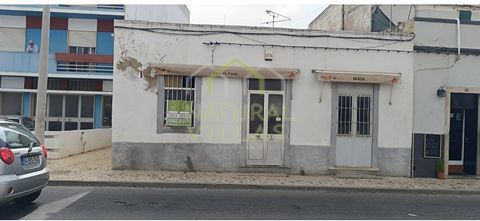 Property for renovation in a prime location, with the possibility of expansion and appreciation. An old house for renovation, situated in a prime location in the City of Faro, offering enormous potential for appreciation. This property is located in ...