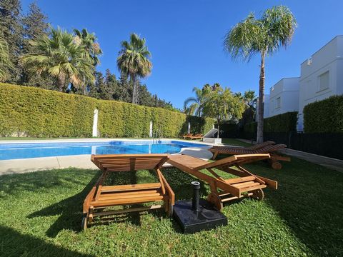 Located in Nueva Andalucía. Introducing a stunning 3-bedroom, 3-bathroom corner townhouse in the sought-after urbanization of Los Naranjos, Nueva Andalucia. This spacious property boasts an abundance of natural light and a well-designed layout, perfe...