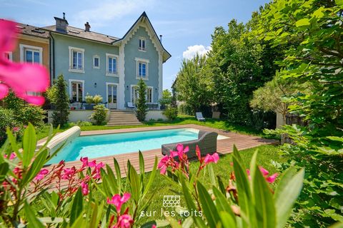 Une maison de maître d'exception dans l'un des quartiers les plus prisés d'Aix-les-Bains. Chargée d'histoire ' la cantatrice' est une villa classée patrimoine remarquable construite en 1896. Entièrement rénovée en 2020 dans le respect de son architec...