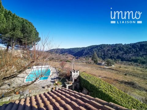 Two options for this property: 1) 4 bedroom villa in traditional sandstone construction + swimming pool and panoramic views + garage + parking + winter garden on 1352m². Price: €350,000 Year of construction : 1987 2) Option 1) + nearby building plot ...