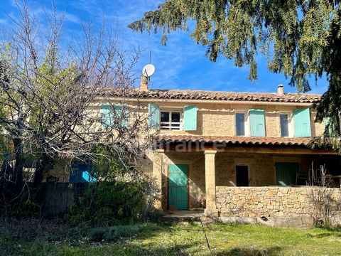 Bernard BIZET, votre conseiller immobilier CAPIFRANCE vous propose en EXCLUSIVITÉ : Niché au cur d'un ancien corps de ferme, à quelques pas de la ville animée d'APT et offrant une vue panoramique sur le majestueux LUBERON, cet ensemble immobilier A F...