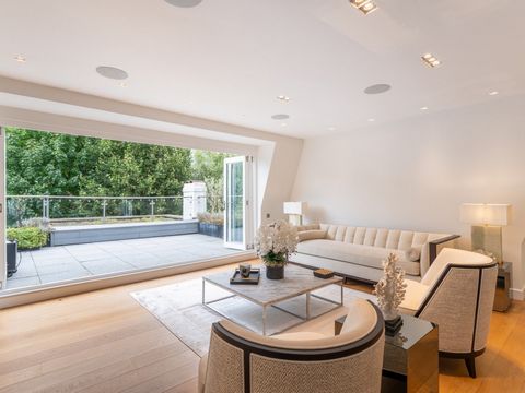 Located in the prestigious area of Maida Vale, this ultra-luxurious flat offers an unparalleled living experience with Poggenpohl kitchen equipped with Miele appliances, Sonos integrated sound system throughout and underfloor heating throughout. The ...