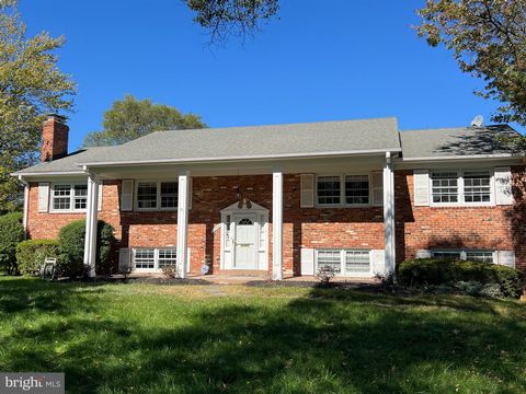 Welcome to your new oasis in the sought-after Ballantrae neighborhood! This stunning split-level home sits gracefully on a corner lot, offering a spacious front yard adorned with mature trees and a fully fenced backyard—perfect for children and pets ...