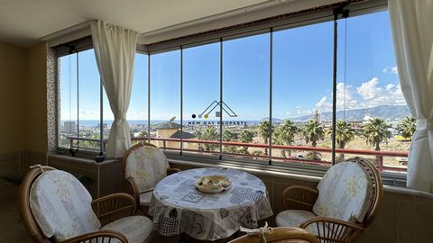 FANTASTICA VISTA PANORAMICA! SPAZIOSO APPARTAMENTO CON 3 CAMERE DA LETTO NELLE MONTAGNE DI MAHMUTLAR / ALANYA Mahmutlar, un vivace e popolare quartiere di Alanya, offre la perfetta miscela di stile di vita moderno e la bellezza naturale della riviera...