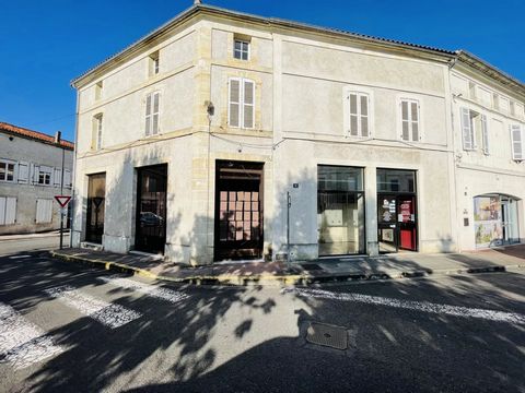 Located in the heart of the city and built in the 19th century, this building retains its old-world charm while offering modern opportunities, with easy access and nearby parking. Nearly 100m² of retail space on the ground floor. Ideal for developing...