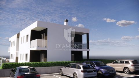 Location: Istarska županija, Poreč, Poreč. Poreč, excellent apartment on the ground floor with a garden, 1.5 km from the sea! This modern building under construction with 4 residential units is located in the immediate vicinity of the center of Poreč...