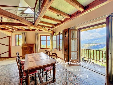 «PLENITUDE» est nichée dans un petit hameau idéalement situé à mi chemin de Guillestre et de la station. Cette spacieuse maison de plus de 176 m² offre une vue EST/OUEST totalement dégagée à 180 ° à vous couper le souffle. Ses atouts ? Cette propriét...