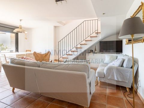 Ontdek uw nieuwe huis in Palafrugell! Deze spectaculaire duplex van 115 m² biedt u alles wat u nodig heeft om in comfort en stijl te leven. Gelegen op slechts 3 minuten van het centrum, valt deze woning op door zijn uitstekende natuurlijke lichtinval...