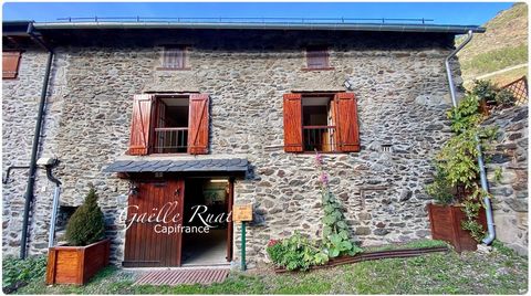 À VENDRE : Maison de village authentique en pierre Porté-Puymorens (66) Laissez-vous séduire par le charme intemporel de cette maison en pierre située dans le pittoresque village de Porté-Puymorens, niché au cur des Pyrénées-Orientales. Une ambiance ...