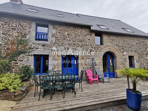 Located in Sougéal, in a peaceful hamlet 30 minutes from Mont-Saint-Michel, this property offers the tranquility of the countryside and a south-eastern exposure. Enjoy the calm environment while being close to nature. The outdoor facilities include a...