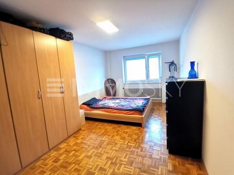 Votre première maison dans un quartier résidentiel calme - idéal pour les célibataires, les couples, les jeunes familles et les étudiants ! Bienvenue dans votre nouvelle maison dans le quartier populaire de Josefiau à Salzbourg. Cette maison bien ent...