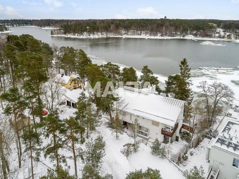 A rare opportunity In Hevossalmi! Handsome funk-style house is enchanting with its unique atmosphere. Plenty of space in the main building on three floors, plus two car garage, idyllic villa and beach sauna. Own beach and water area provide a peacefu...