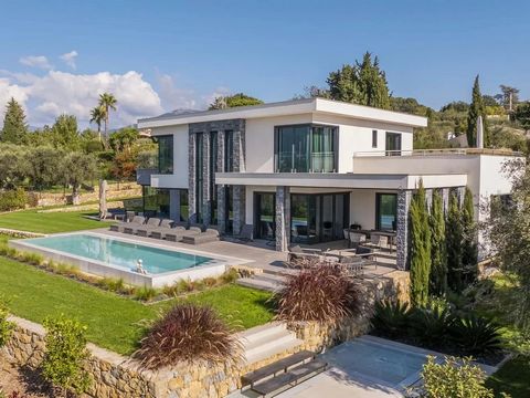 In the heart of a prestigious closed domaine, at the top of a hill, this remarkable contemporary villa impresses with its volumes, its equipment and its breathtaking views. This sumptuous villa, built in 2020, meets the highest standards in terms of ...