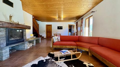 Attractive semi-detached chalet of 185 m2 ideally located in a highly sought-after area of Le Praz. The chalet comprises: - On the ground floor: an entrance hall, a lovely bright living room with fireplace and access to a garden and terrace, a kitche...