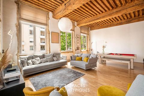 Located in the heart of the popular Croix-Rousse district, this atypical apartment of 172 m2 Carrez (190 m2 useful) is spread over three levels. This rare property, combining the charm of the old and contemporary furnishings, benefits from a typical ...