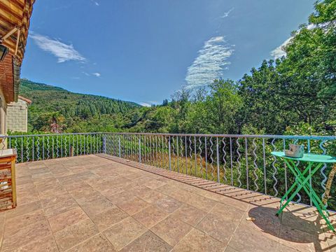 I am delighted to present this magnificent single-storey villa with full basement built in 1959 in a small hamlet in the hills just 2 minutes from the superb medieval village of Olargues and 15 minutes from Lamalou les Bains. This house, built with b...