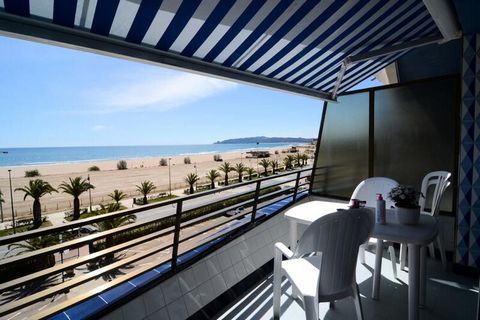 Welkom in ons exclusieve appartement aan het strand, met een prachtig 180º uitzicht op de zee, de Medes-eilanden, Kaap Begur en het pittoreske dorpje l'Estartit. Dit appartement is in 2022 volledig gerenoveerd en garandeert een modern en comfortabel ...