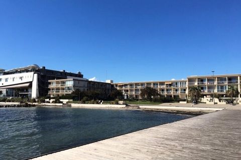 Veilige residentie, ideaal gelegen aan de rand van de Thau-vijver en het thermale complex. Balaruc les Bains, L'Etang de Thau is een zeewatervijver, zeer ondiep en daarom perfect voor gezinszwemmen met kinderen. Het Etang de Thau, met een uitzonderli...