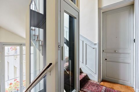 Mijn volledig van airconditioning voorziene appartement bevindt zich in het 8e arrondissement van Parijs, waar Rue Daru zich bevindt, het is een veilige en elegante woonwijk van de stad. Het biedt een balans tussen Parijse authenticiteit en hedendaag...