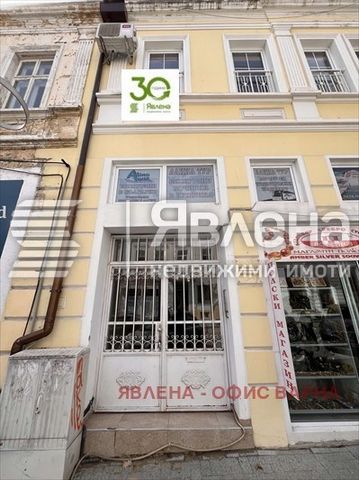 Beautifully located in the heart of Varna, this unique winery is an excellent investment opportunity. With a built-up area of 98.25 square meters, this property offers spaciousness and convenience for the development of your business. The property is...