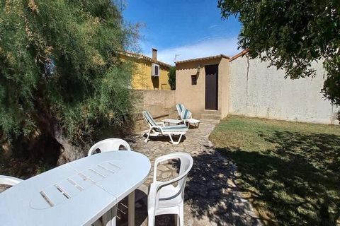This large and inviting house is just 300 meters from the sandy beach of Valras-Plage, offering space and comfort for up to 12 guests. Set on a private 600 m² wooded plot, the property is ideal for large families or groups looking to enjoy a relaxing...