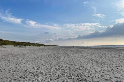 Are you two families or do you just like space, then this cottage by Blåvand is the obvious choice. The cottage is two houses in one, added and rebuilt in 2005. There is a large master bedroom, a huge bathroom with whirlpool and a bright living room ...