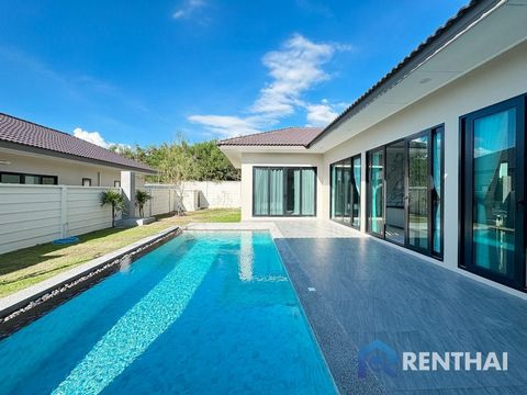 Annons kod: #RT03550 Villa typ A med privat pool i Pattaya, som ligger på en rymlig 135 kvm. tomt med 540 kvm. av bostadsyta. Denna moderna villa erbjuder 3 sovrum och 4 badrum, designade med en modern layout som kombinerar komfort och funktionalitet...