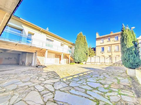 Maison - 7 garages - Rodez