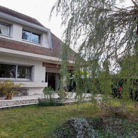 Atypique / beaucoup de charme / beaux volumes / Maison de caractère