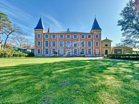 Château 1450 m² Parc 4 Ha