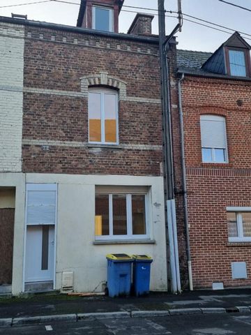 02500-Hirson Exclusivité Investissement locatif Proche des commerces, de la gare. Maison mitoyenne très lumineuse avec 3 chambres et jardin, rénovée entièrement. Cette maison est louée 615 euros/mois. Au rez de chaussée: salon, cuisine, wc. Au 1er ét...