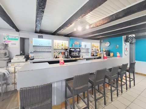 PLUVIGNIER - FOND DE COMMERCE AVEC TERRASSE A FORT POTENTIEL - 70 M²