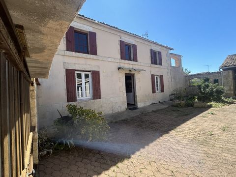 Une Maison Pleine de Joie au Cur de la Campagne Charentaise