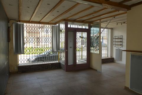 Gamache : Local commercial, 60 m², avec jardin et cour.