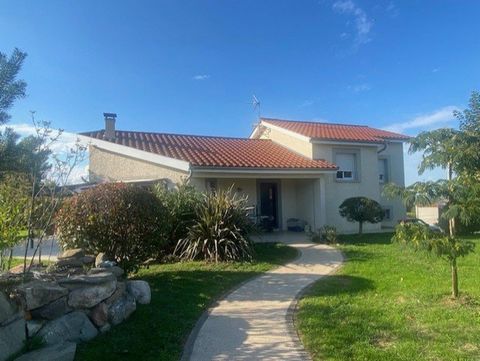 Maison contemporaine sur un beau terrain clos et arboré