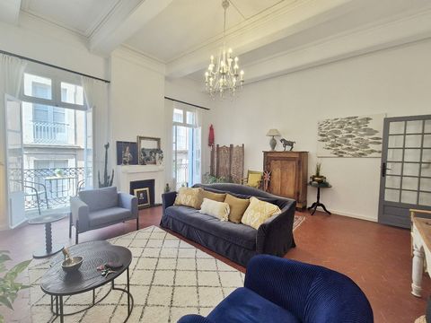 Emplacement Privilégié près de la Cathédrale  Appartement Bourgeois Rénové avec Goût et Caractère