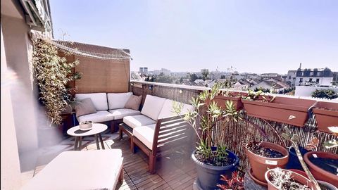 DUPLEX DERNIER ÉTAGE AVEC TERRASSE ET VUE DÉGAGÉE JUSQU’À LA TOUR EIFFEL