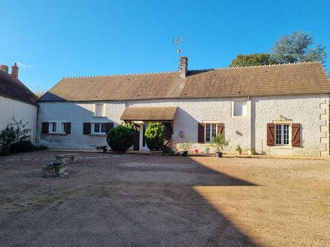 Je vous propose à 10 minutes de SAINT AMAND MONTROND et à 25 minutes de BOURGES cette ferme rénovée Elle se compose au rez-de-chaussée, d'une grande entrée, une cuisine équipée et aménagée, une salle à manger, donnant sur belle véranda chauffée de 31...