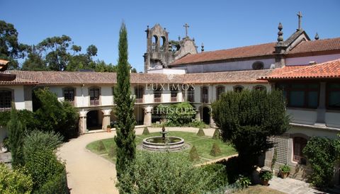 Construido a mediados del siglo XVI como el convento Franciscano, funciona actualmente como Quinta de Turismo de la Vivienda. El edificio fue sometido a una remodelación profunda en los años 80, se encuentra rodeado por magníficos jardines románticos...