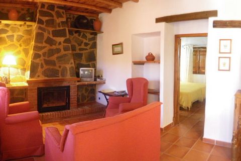 This is a beautiful 2-bedroom farmhouse in Valencia de Alcántara. It's located in the gorgeous countryside close to the Portuguese border. It is ideal for a family. The farmhouse is nestled between the Rierra de San Pedro and Serre de Sao Mamede Nati...