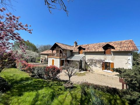 Dpt Dordogne (24),PERIGUEUX - COURSAC Propriété de 1900 maison de 160 m², et une maison d'amis de 80 m²,sur un terrain de 70 000 m²