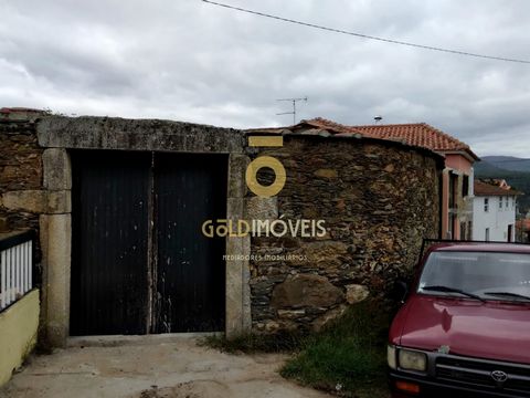 Schist house to recover in Pedorido, Castelo de Paiva. House for recovery, inserted in a plot of land with 972.5 m2 in Pedorido. It has an associated rustic land where you can plant the most varied fruit trees or simply enjoy a garden with unobstruct...