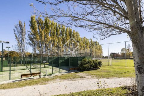 Lucas Fox presents this spectacular 3424 m² building plot with wonderful views in the well-known development of Ciudalcampo, Madrid. This plot is located in the private development of Ciudalcampo, at kilometer 28 of the A1, next to the Cuenca Alta de...