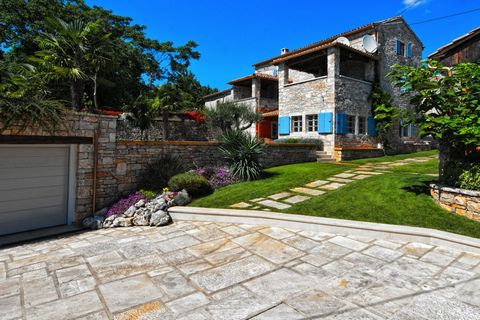 Location: Istarska županija, Tinjan, Tinjan. In a quiet village in central Istria, located a beautifully decorated estate with two indigenous, superbly decorated stone villas. The first building has an area of ​​​​240 m2 spread over three floors. The...