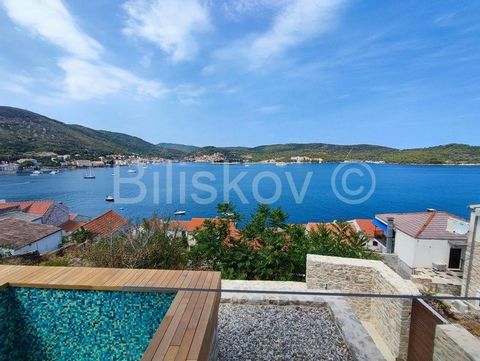 Vis, modern luxury villa with pool and open sea view.The newly built villa has an area of 172m2 and is located on a plot of 226m2.The villa consists of a ground floor on which there is a kitchen, dining room, living room, terrace and bathroom.On the ...