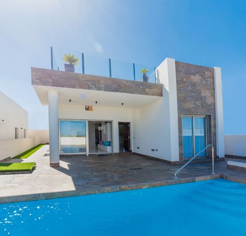 Brand new detached villas in Villamartin with private solarium, independent swimming pool and garden. They are built with high quality materials, clean and refined lines with an excellent finish. Distributed all on one level, set in a great location ...